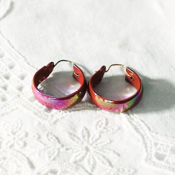 Small magenta hoop earrings, Vintage enamel hoops 80s - Picture 3 of 6
